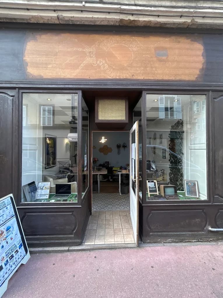 Devanture de la boutique SWIPE Repair, 13 rue Darnet, 87000 Limoges